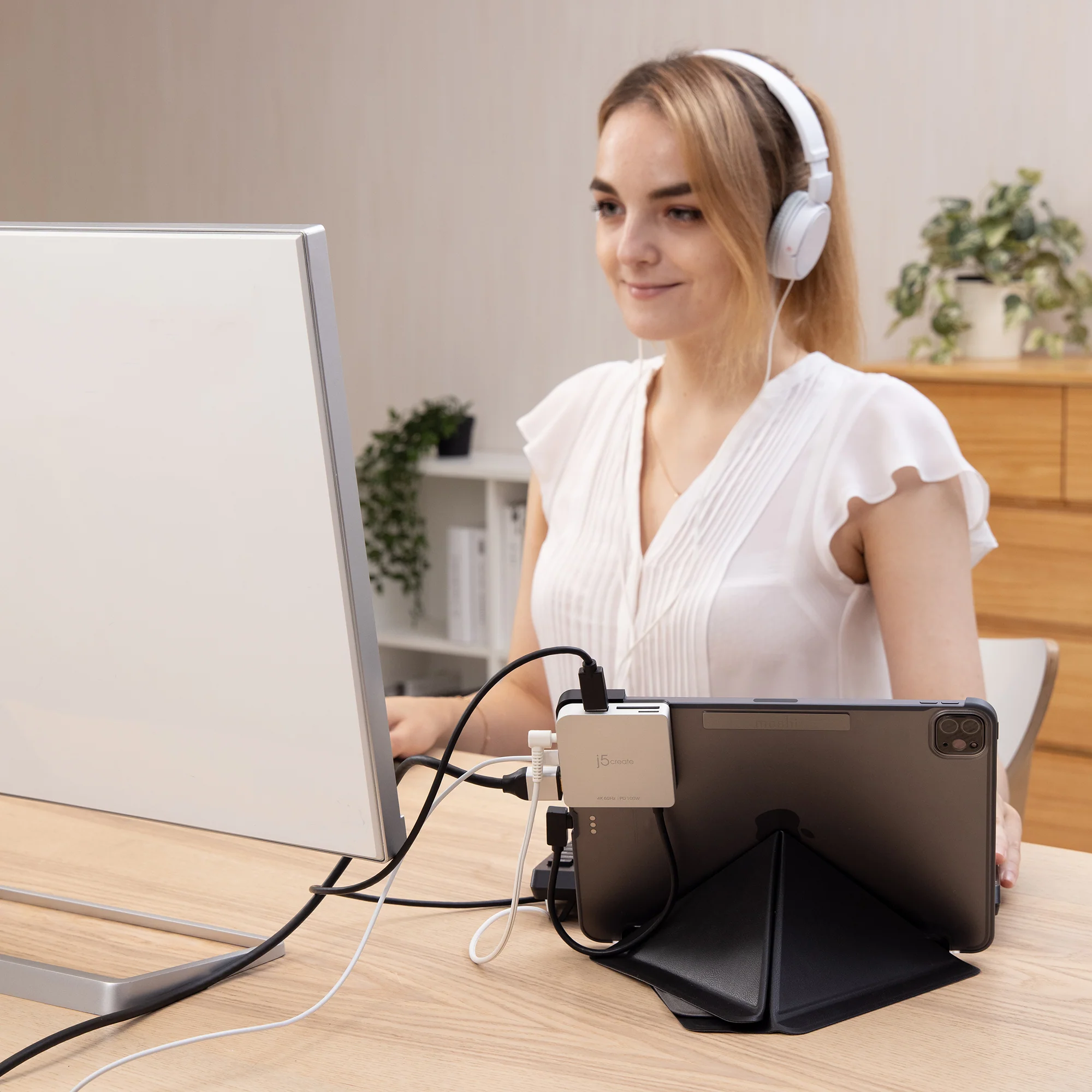 J5Create JCD612 Powerful USB-C to 4K 60Hz HDMI Travel Dock – Compact Connectivity Hub for iPad Pro and USB-C Devices 11 4K HDMI iPad Pro Dock by J5Create